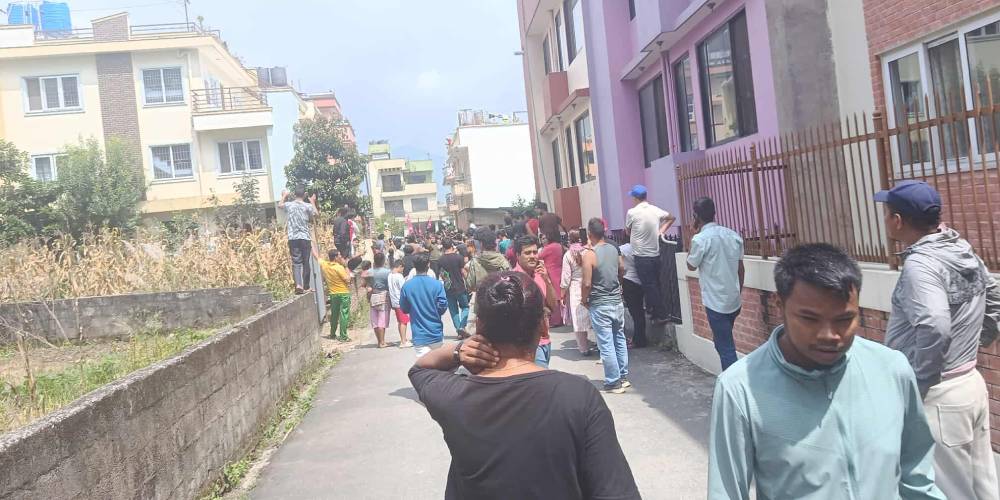 रमेश लेखकको घरमा आगजनी, सुरक्षाकर्मी भागे