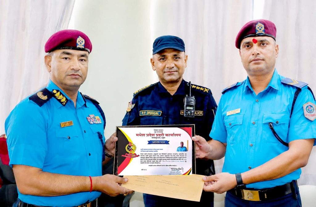 साउन महिनाको सर्वोत्कृष्ट प्रहरी बने प्रहरी सहायक हवल्दार यादव