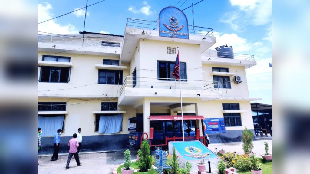 वीरगन्जमा स्रोत नखुलेको ५२ लाख ५० हजार रुपैयाँसहित ४ जना पक्राउ