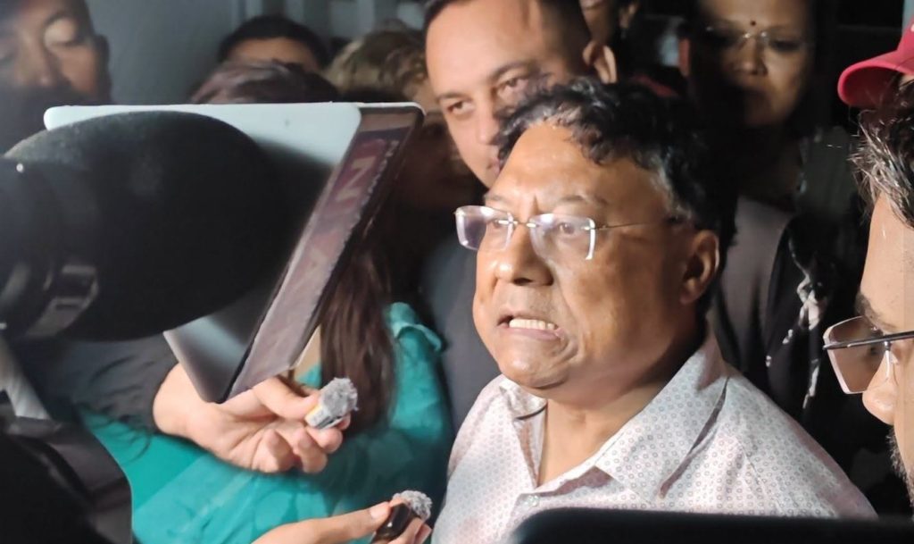 रिहा भएपछि पत्रकार श्रेष्ठको चेतावनी- ‘म हारेको छैन, नमरेसम्म देखेको कुरा लेख्न छोड्दिनँ’