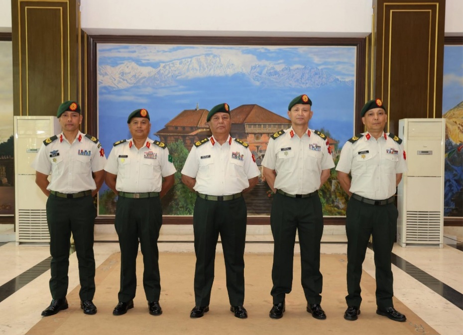 प्रधानसेनापति सिग्देलद्वारा चार सैनिक अधिकृतलाई दर्ज्यानी चिह्न प्रदान