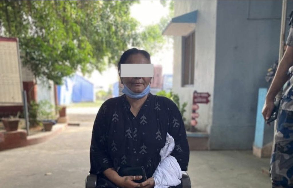 २ करोड ५१ लाखभन्दा बढीको अवैध सुनका गहनासहित महिला पक्राउ